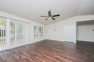 938 Nancy Ct in Kissimmee, FL - Foto de edificio - Building Photo