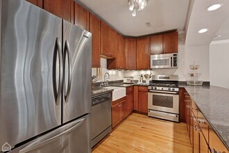 1426 N Orleans St, Unit 203 in Chicago, IL - Building Photo - Building Photo