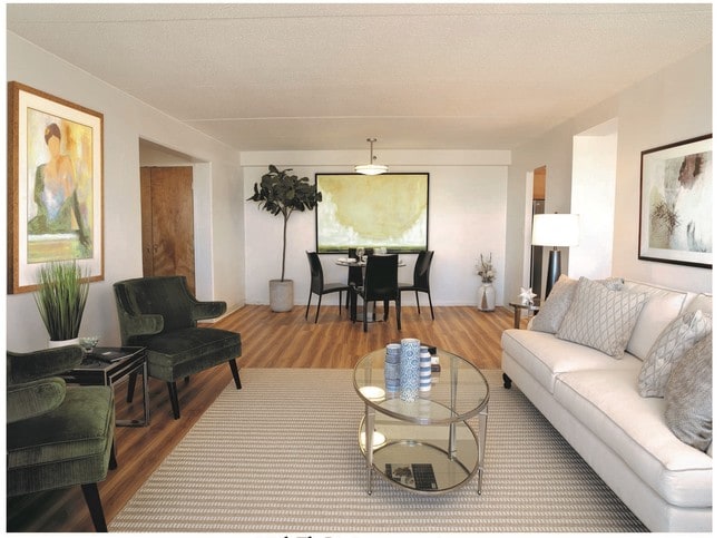 Beacon Park Apartments in Brookline, MA - Foto de edificio - Building Photo