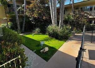 Barrington Terrace in Los Angeles, CA - Foto de edificio - Building Photo