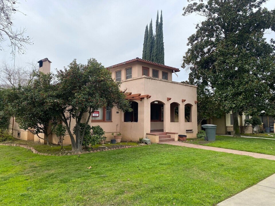 204 W 23rd St in Merced, CA - Building Photo