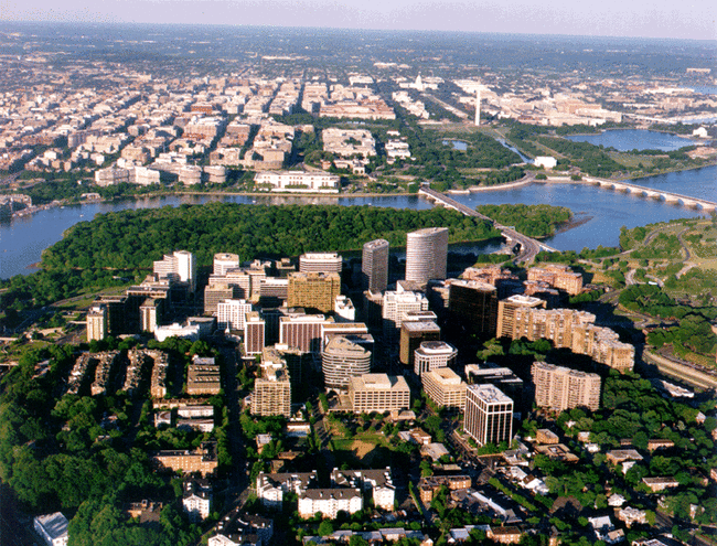 1021 Arlington Blvd, Unit River Place East in Arlington, VA - Foto de edificio - Building Photo