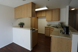 Kirby Gardens Apartments in Hemet, CA - Building Photo - Interior Photo