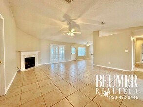 7427 St James Pl in Pensacola, FL - Building Photo - Building Photo
