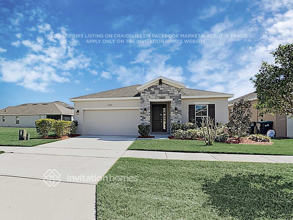 2080 Beacon Landing Cir in Orlando, FL - Foto de edificio