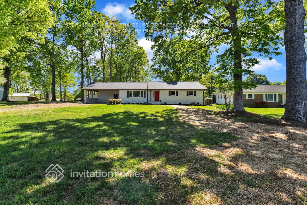 5501 Rockwood Rd in Charlotte, NC - Foto de edificio