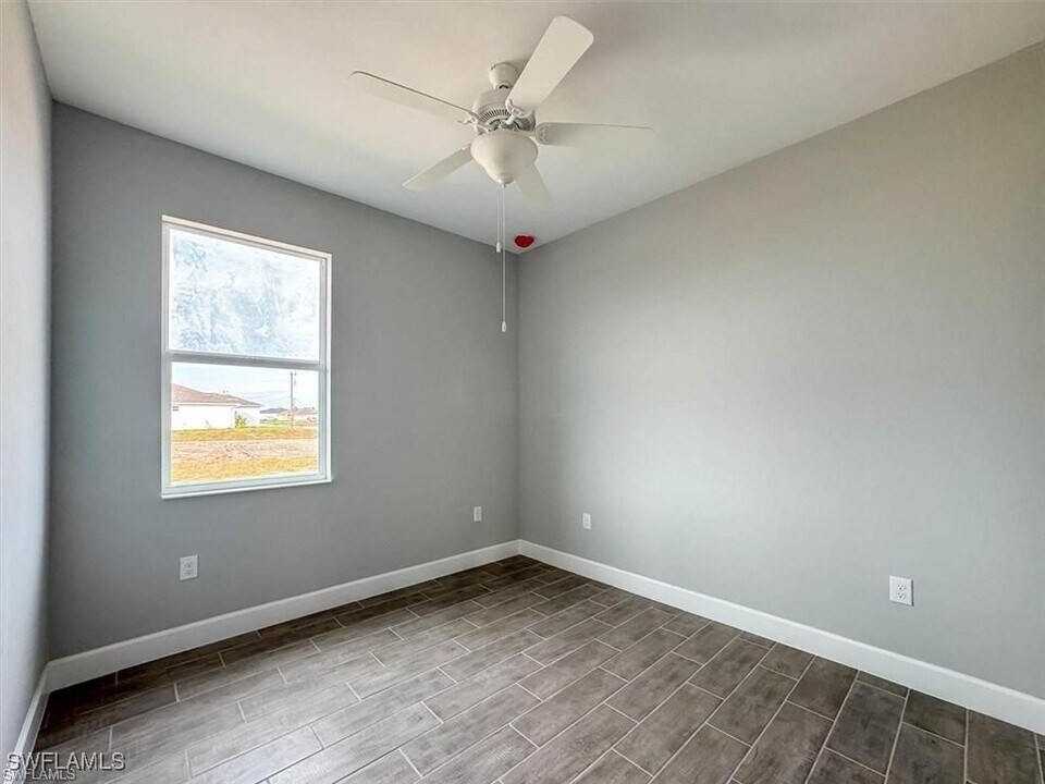 4230 NW 32nd Ln in Cape Coral, FL - Building Photo