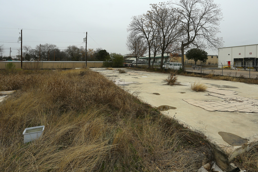 Friendship Place Apartments in Austin, TX - Building Photo