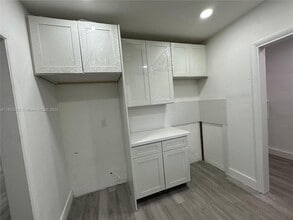 2034 NW 69th Ter in Miami, FL - Building Photo - Building Photo