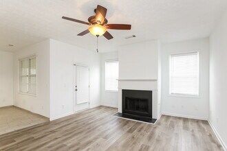 610 Clairidge Ln SW in Lawrenceville, GA - Building Photo - Building Photo