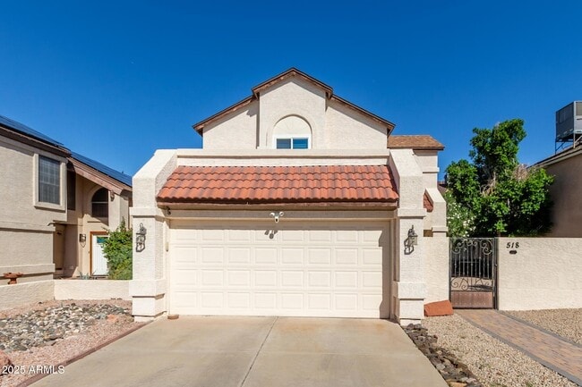 518 E Kerry Ln