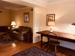 10805 Pearson St, Unit Main in Kensington, MD - Foto de edificio - Building Photo