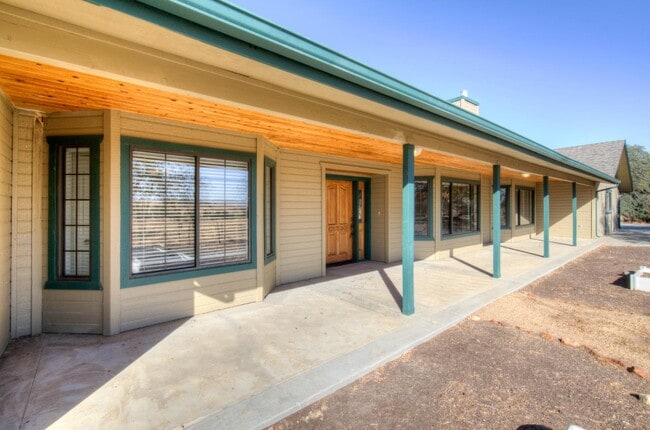 19580 Watts Valley Rd in Sanger, CA - Building Photo - Building Photo