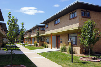 Townhomes at Two Creeks in Lakewood, CO - Building Photo - Building Photo