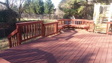 37 Alexandria Dr in Oxon Hill, MD - Foto de edificio - Building Photo