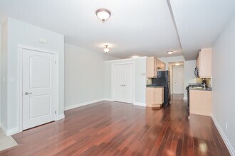 555 King St E in Kitchener, ON - Building Photo - Building Photo