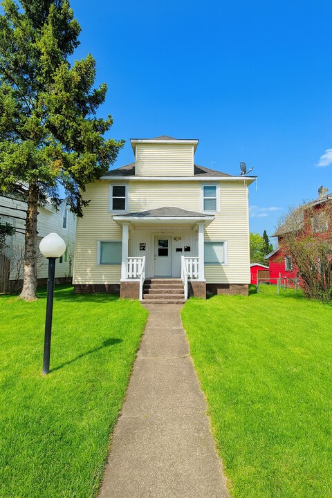 606 N 60th Ave W in Duluth, MN - Building Photo