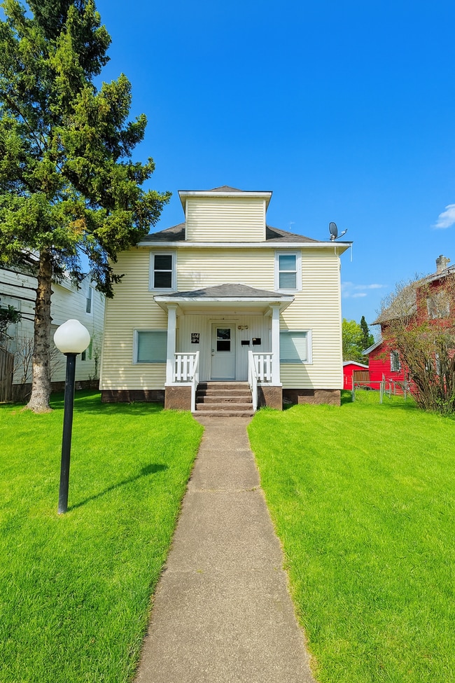 property at 606 N 60th Ave W