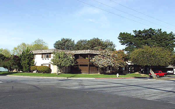 Perry Road Apartments in Union City, CA - Foto de edificio - Building Photo