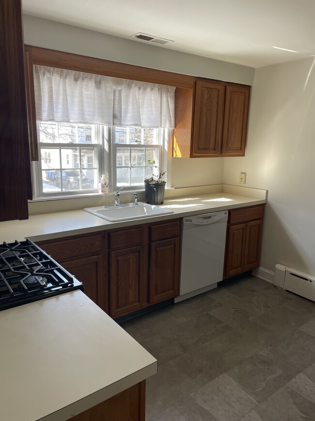 69 S Pine Creek Rd, Unit 69 S Pine Creek Rd in Fairfield, CT - Building Photo - Building Photo