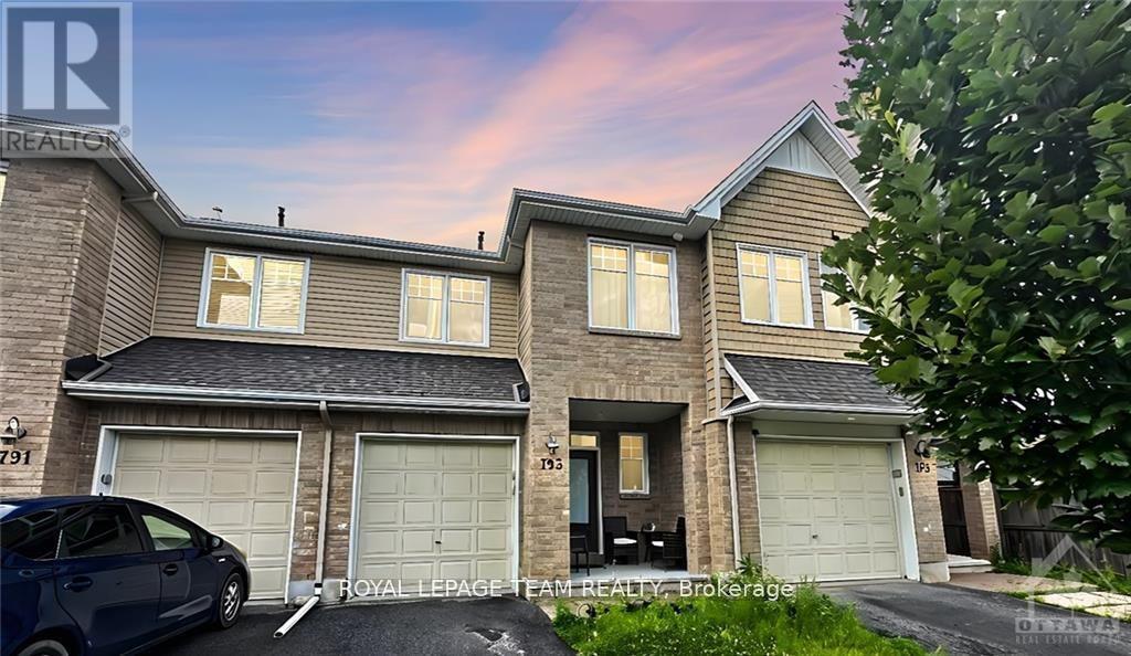 793 Hazelnut Crescent in Ottawa, ON - Building Photo