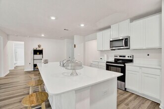 535 Mary Lou Way in Crestview, FL - Building Photo - Building Photo