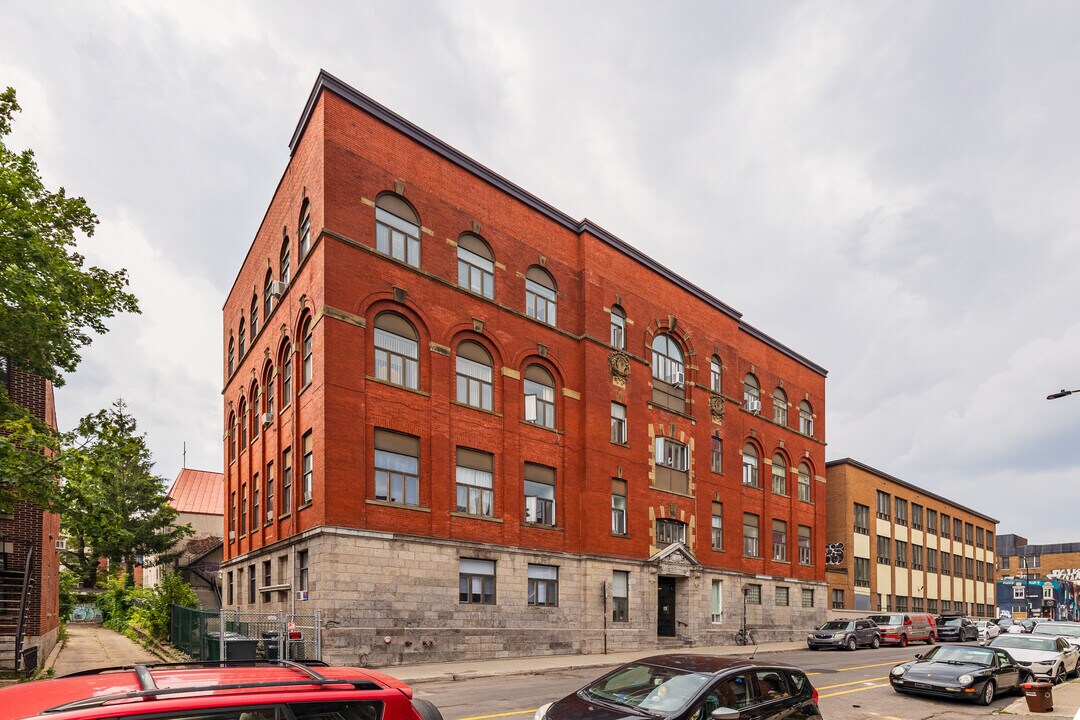 4160 Clark Rue in Montréal, QC - Building Photo