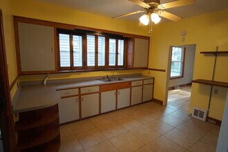 3248 S Delaware Ave, Unit Lower in Milwaukee, WI - Building Photo - Building Photo