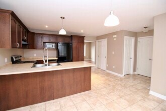 5727-5727 Kalar Rd in Niagara Falls, ON - Building Photo - Building Photo