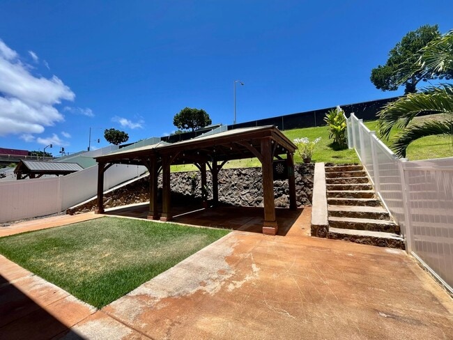 property at 94-470-470 Paiwa St