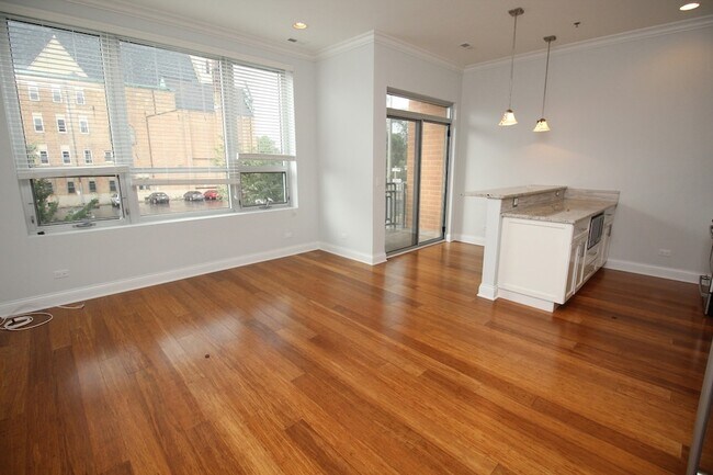 1609 W Warren Blvd, Unit 209 in Chicago, IL - Foto de edificio - Building Photo