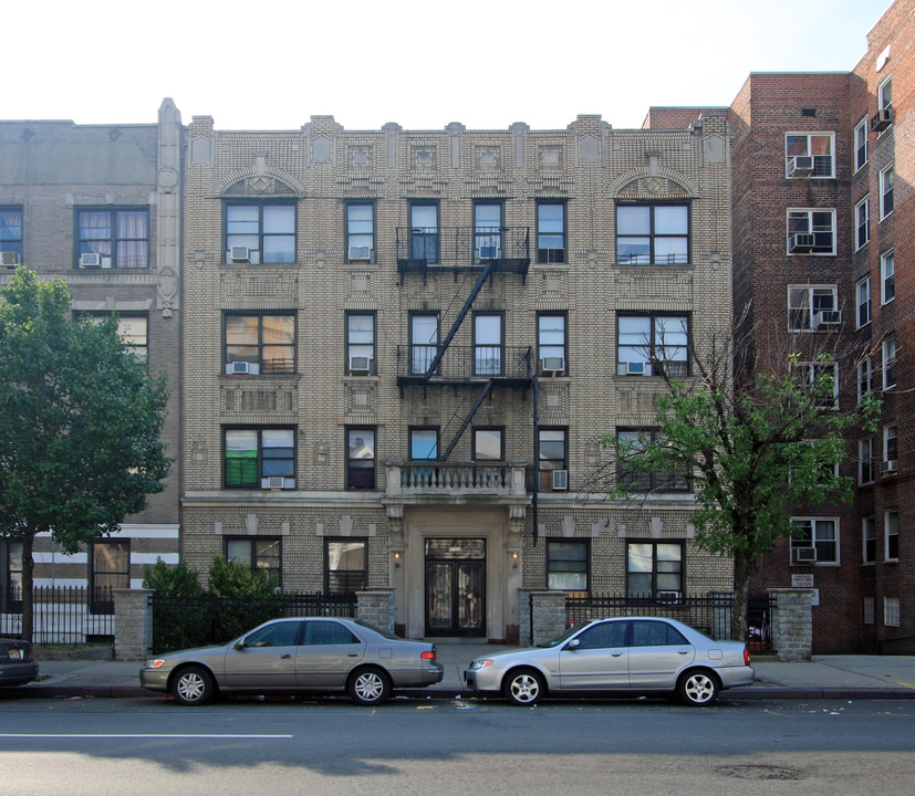 8705 Bay Pky in Brooklyn, NY - Foto de edificio