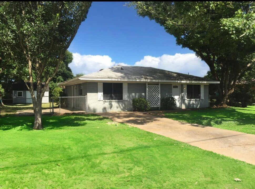 141 Gahan Dr in Gulfport, MS - Building Photo