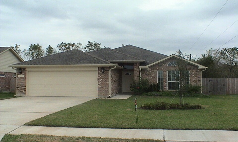 11731 Santa Fe Tr in Santa Fe, TX - Building Photo