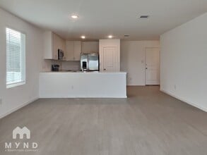 316 Pacific Waters in Seguin, TX - Foto de edificio - Building Photo