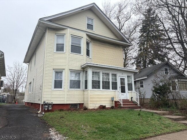 1946 Barnett St in Rahway, NJ - Building Photo - Building Photo