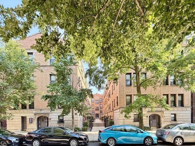 property at 850 W Cornelia Ave