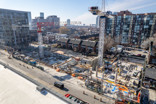 64-86 Bathurst St in Toronto, ON - Building Photo - Building Photo