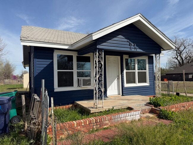 property at 2409 W Main St