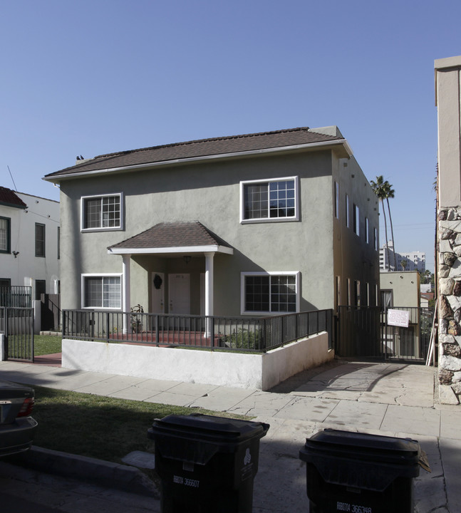 243-247 N Reno St in Los Angeles, CA - Building Photo