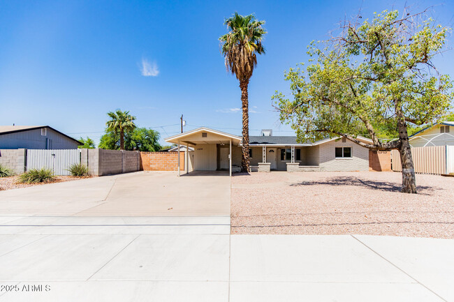 1620 Hardy Dr in Tempe, AZ - Building Photo - Building Photo