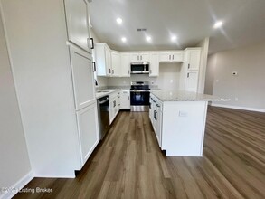 6927 Nicolas Farms Ct in Louisville, KY - Building Photo - Building Photo