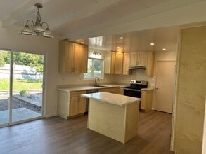 150 Eugenia Dr in Petaluma, CA - Building Photo - Building Photo