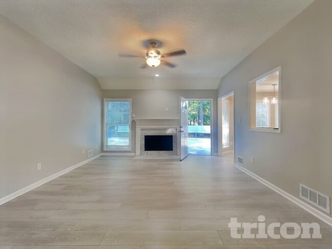 222 Sawgrass Way in Fayetteville, GA - Foto de edificio - Building Photo