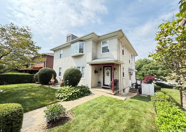 property at 138 Colonial Pl