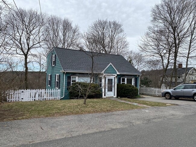 11 Woodbury St in Arlington, MA - Building Photo - Building Photo