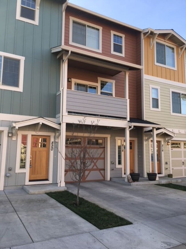 820 Overcup St
