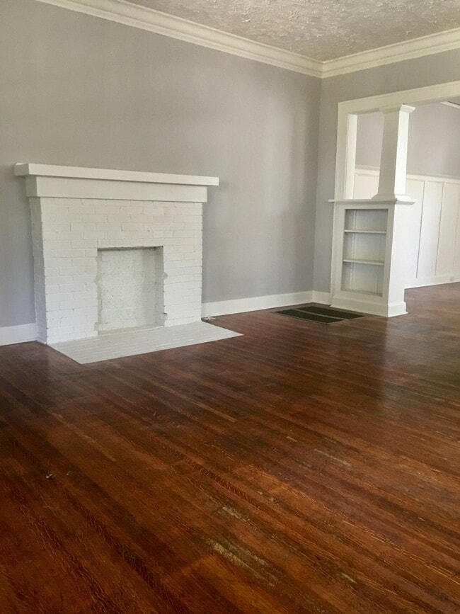 property at 3127 N Kenwood Ave