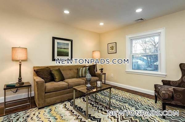 46 Brooks Ave in Newton, MA - Foto de edificio - Building Photo