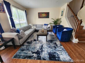 79 Columbus Dr in Franklin Township, NJ - Building Photo - Building Photo